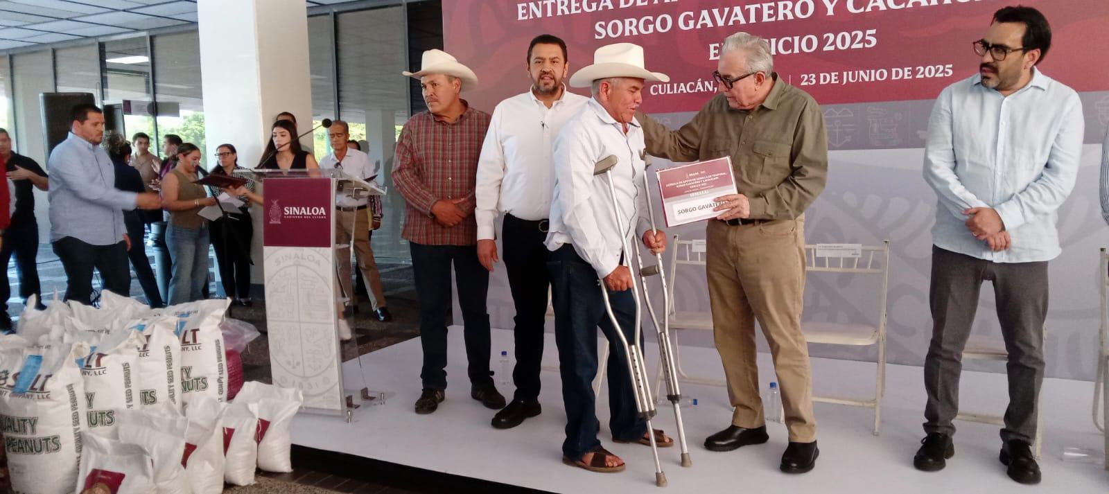 $!Inicia en Sinaloa entrega de semilla a productores de cacahuate, sorgo, maíz nativo, garbanzo y frijol