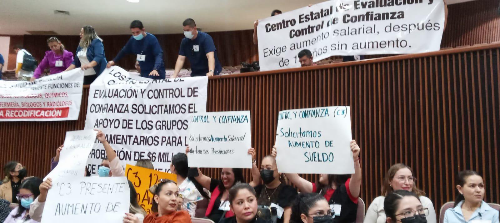 $!Trabajadores del C3 reclaman en el Congreso de Sinaloa aumento de sueldo después de 12 años