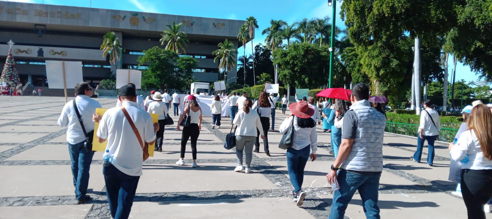 $!Docentes de Conalep se manifiestan en calles de Culiacán y en el Palacio de Gobierno