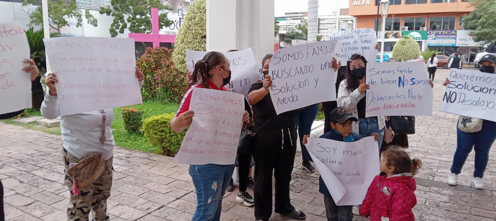 $!En Culiacán, familias sin hogar viven desde hace dos semanas en un predio de Lázaro Cárdenas; denuncian amenazas y piden apoyo