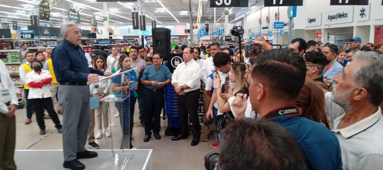 $!Inaugura el Gobernador tienda Walmart sucursal Lola Beltrán en Culiacán