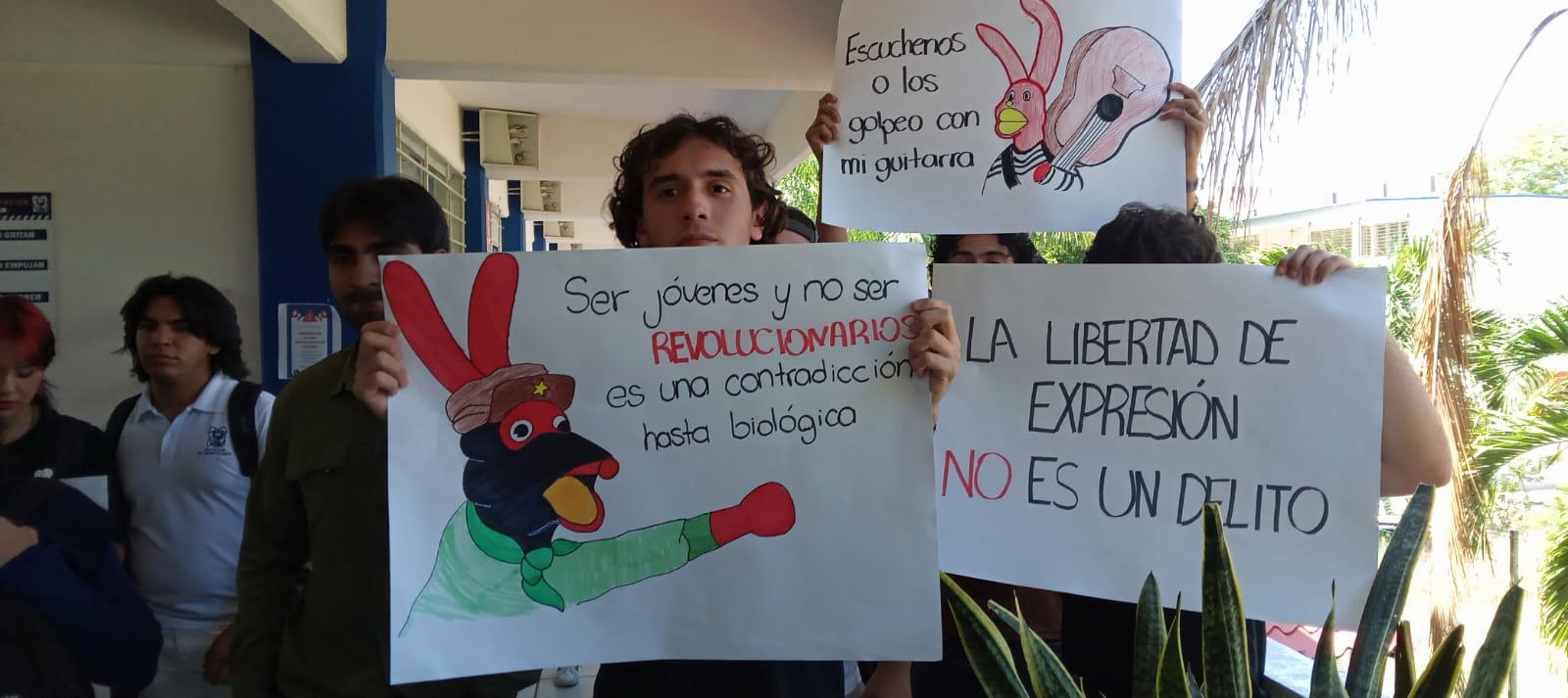 $!Protestan estudiantes de Odontología en la UAS contra cuota de materias clínicas