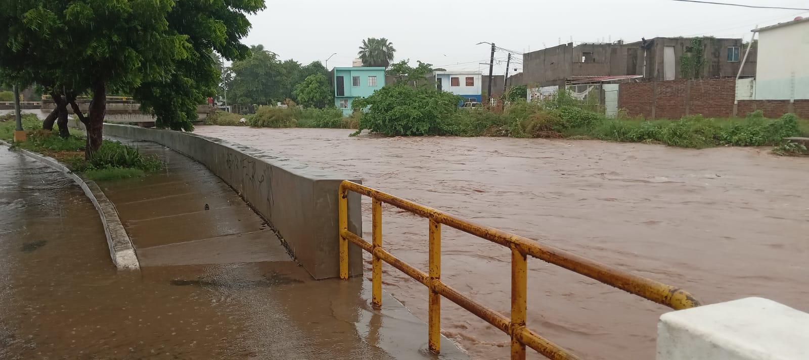$!Se desborda el arroyo Jabalines en La Foresta; piden ayuda al Gobernador y al Alcalde para muro
