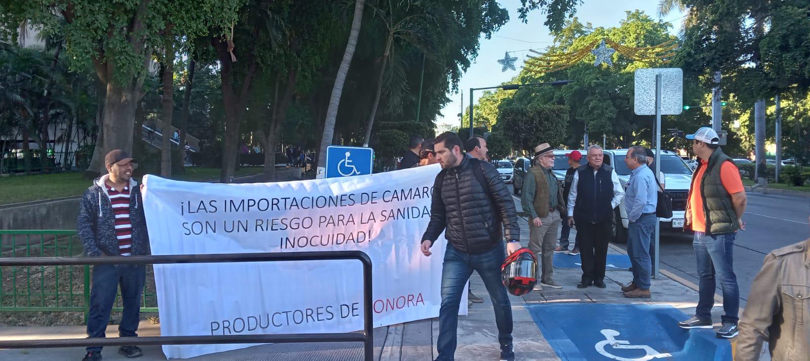 $!Acuacultores del noroeste del País toman el Palacio de Gobierno de Sinaloa