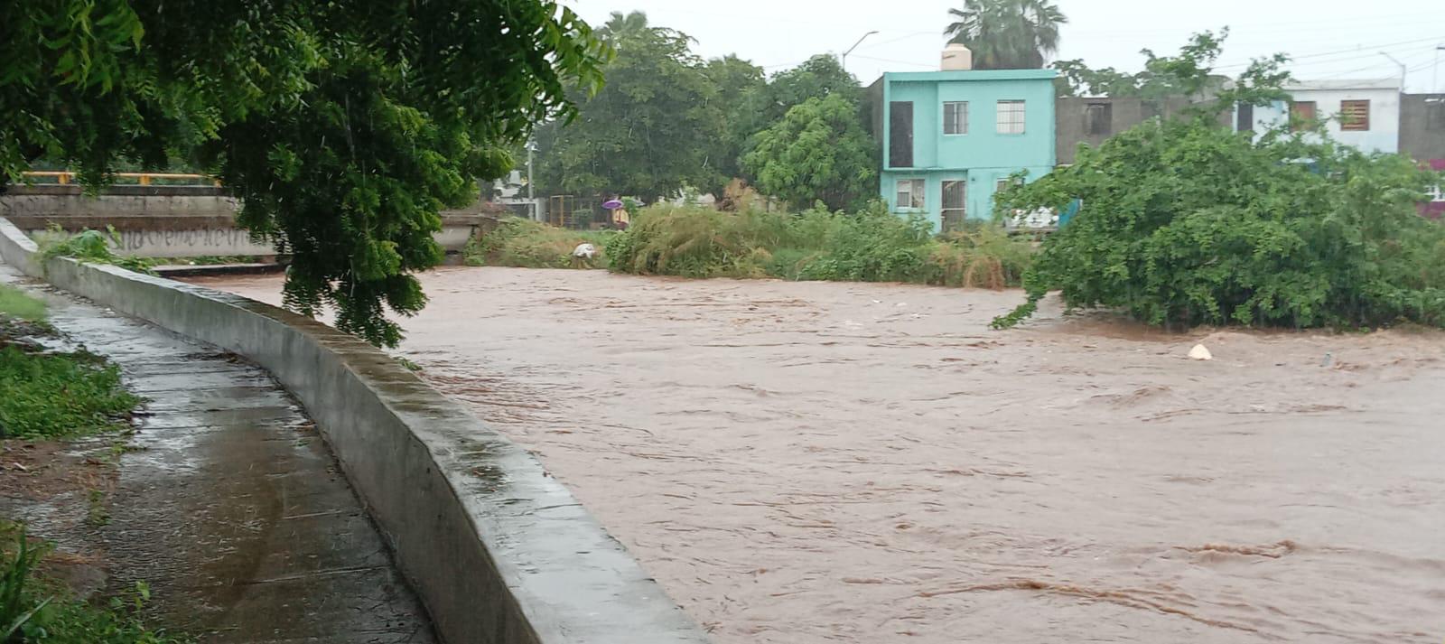 $!Se desborda el arroyo Jabalines en La Foresta; piden ayuda al Gobernador y al Alcalde para muro