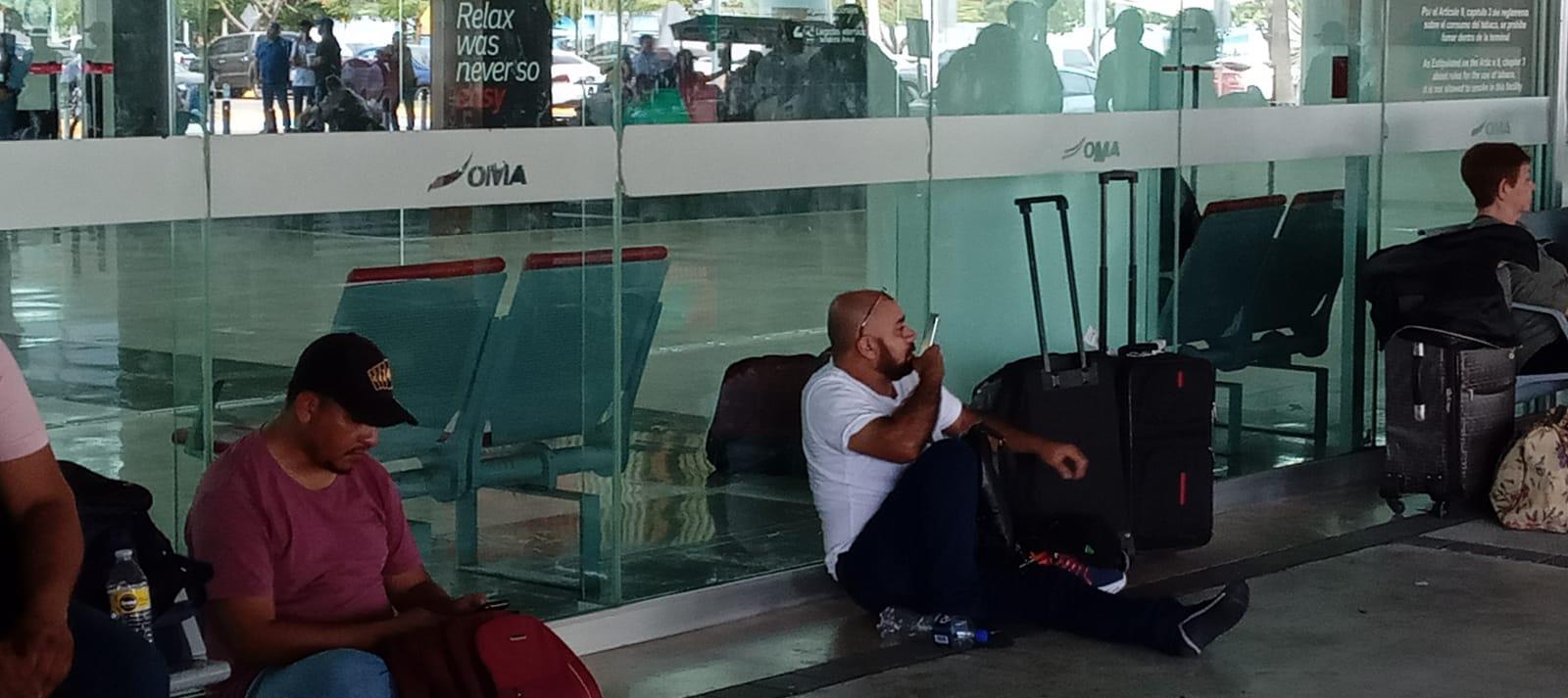 $!En dos días de bloqueo al aeropuerto casi 10 mil pasajeros fueron afectados