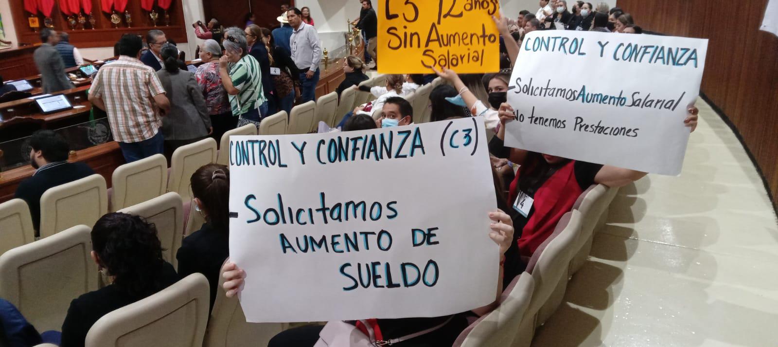 $!Trabajadores del C3 reclaman en el Congreso de Sinaloa aumento de sueldo después de 12 años