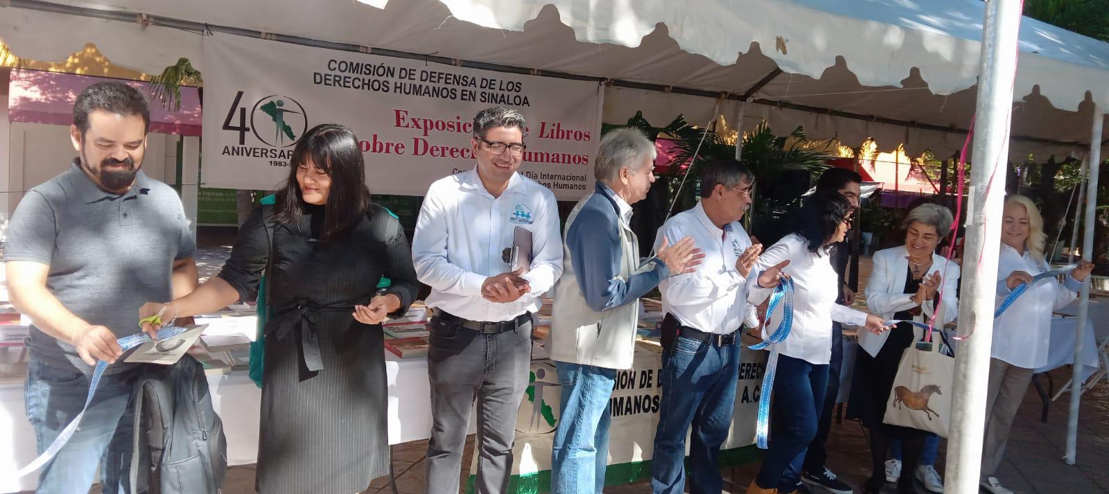 $!Por motivo del Día de los Derechos Humanos, exponen libros en la plazuela Obregón