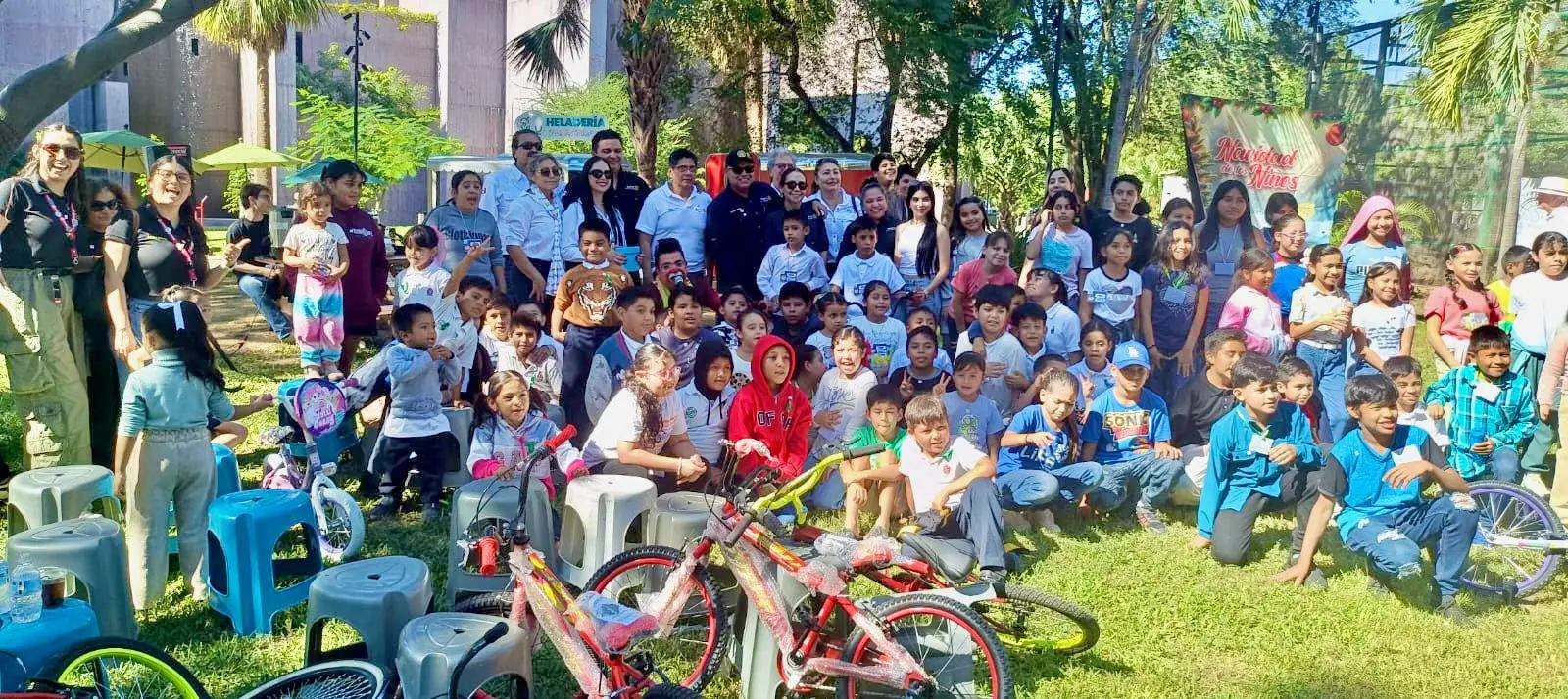 $!Regala Club Rotario una Navidad inolvidable a niñas y niños en el Gran Acuario Mazatlán