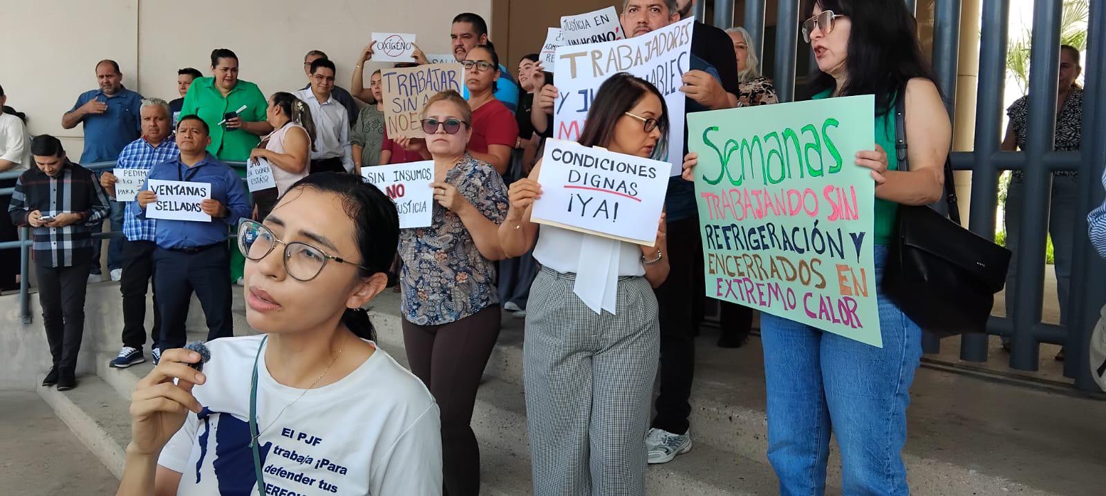 $!Trabajadores del Poder Judicial de la Federación en Culiacán protestan por falta de aire acondicionado y deterioro de instalaciones