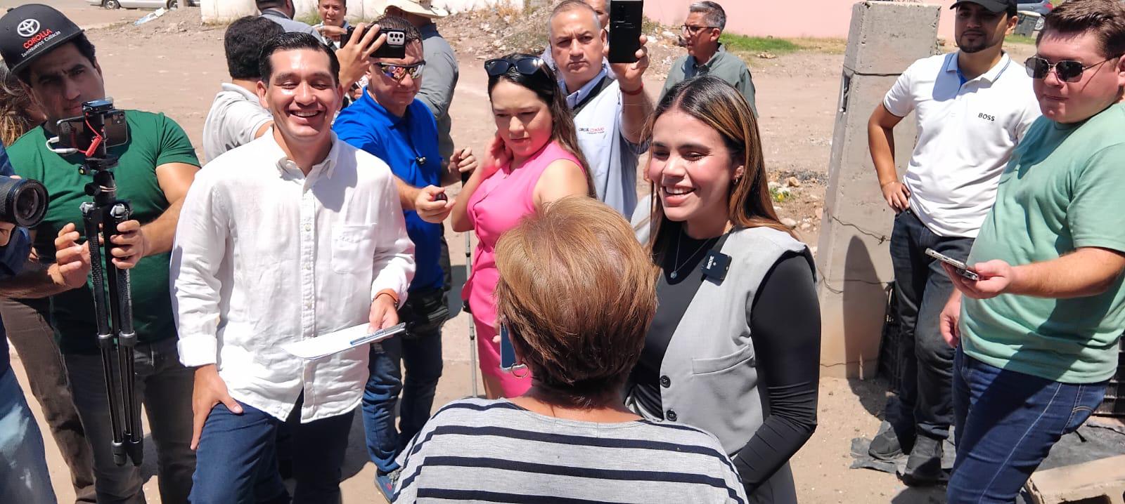 $!Familias de Valle de Amapas en Culiacán reciben escrituras de sus viviendas