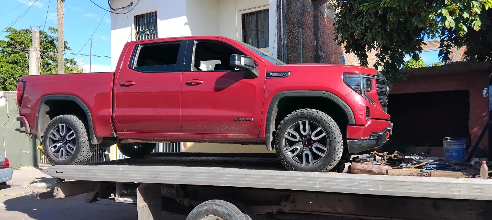 $!Abaten a un civil en enfrentamiento en colonia El Barrio, en Culiacán, y aseguran 3 vehículos