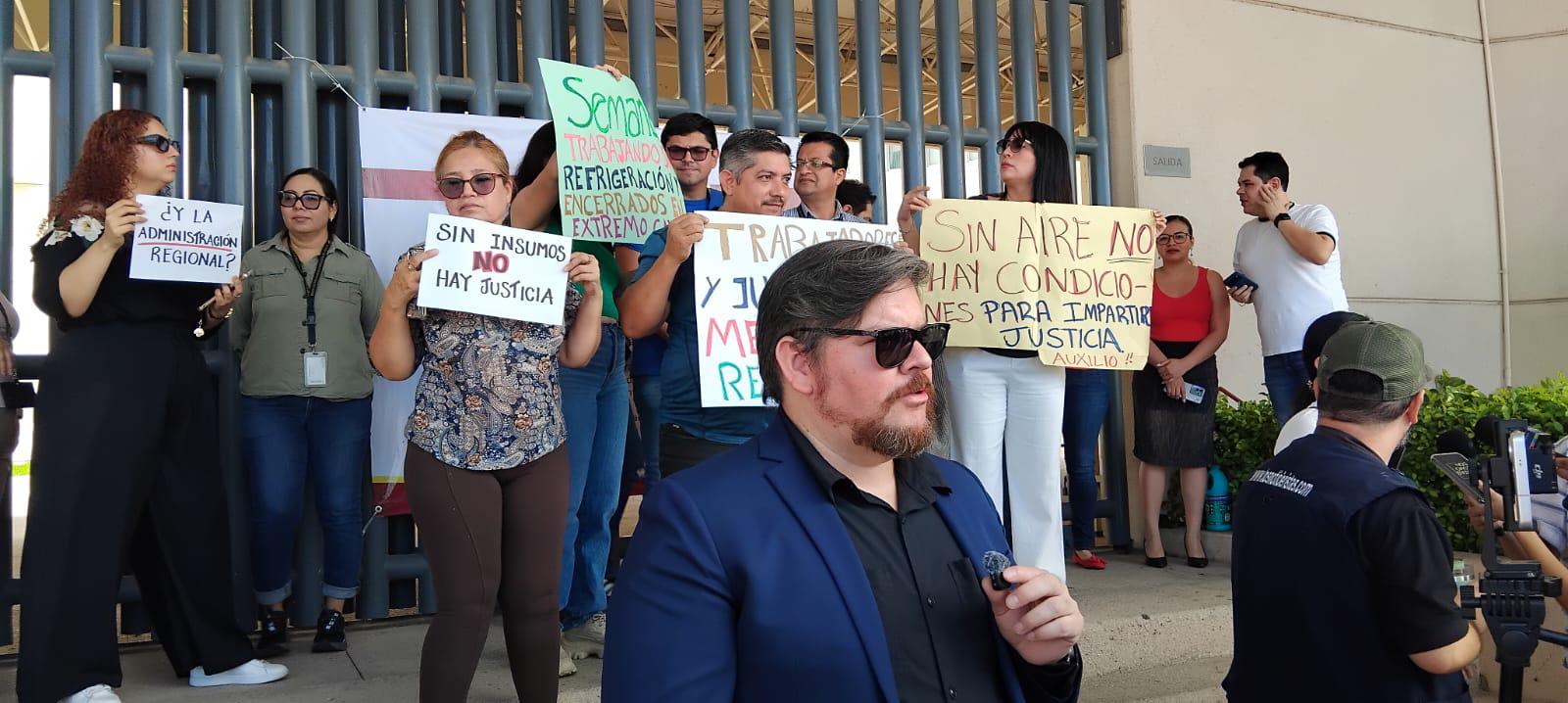 $!Trabajadores del Poder Judicial de la Federación en Culiacán protestan por falta de aire acondicionado y deterioro de instalaciones