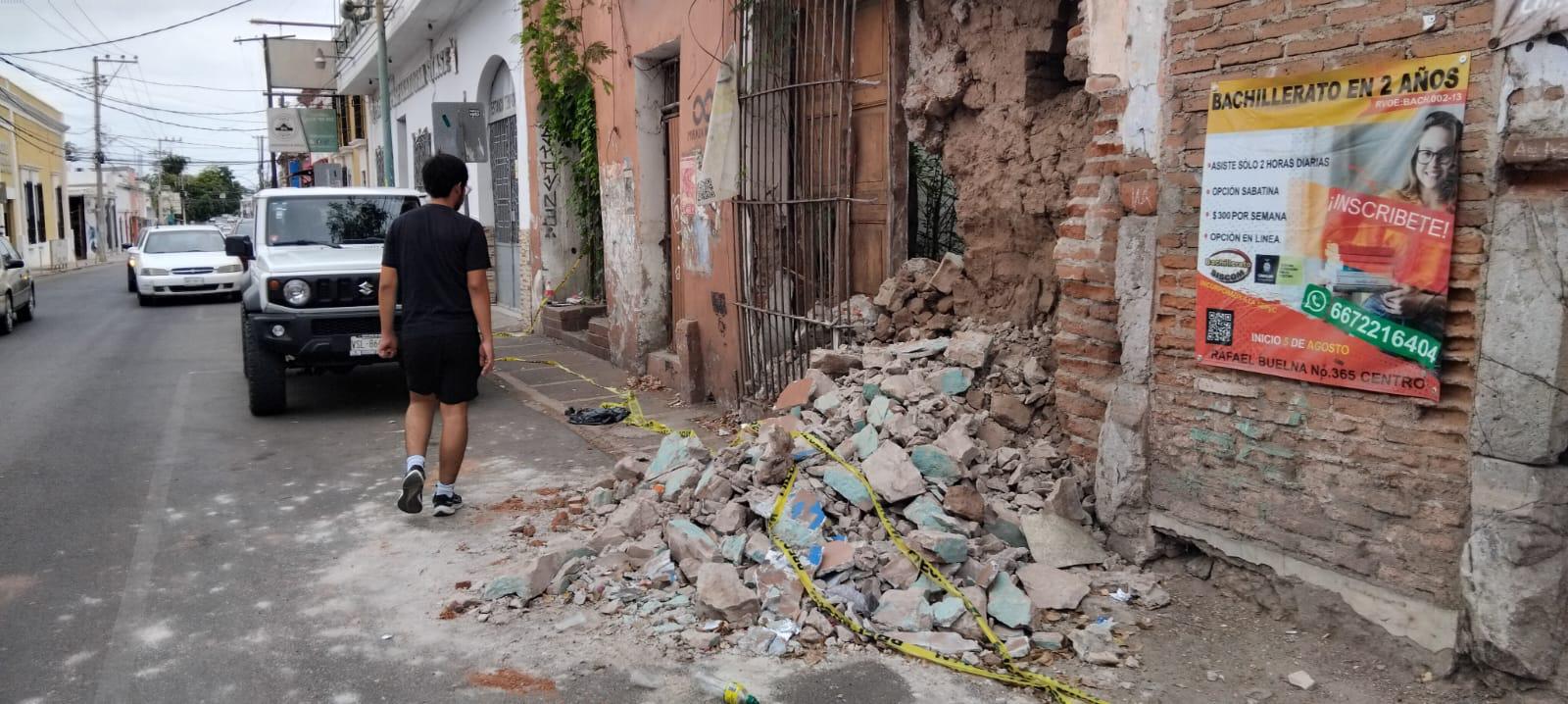 $!Nuevo derrumbe en vivienda del Centro de Culiacán pone en riesgo a transeúntes