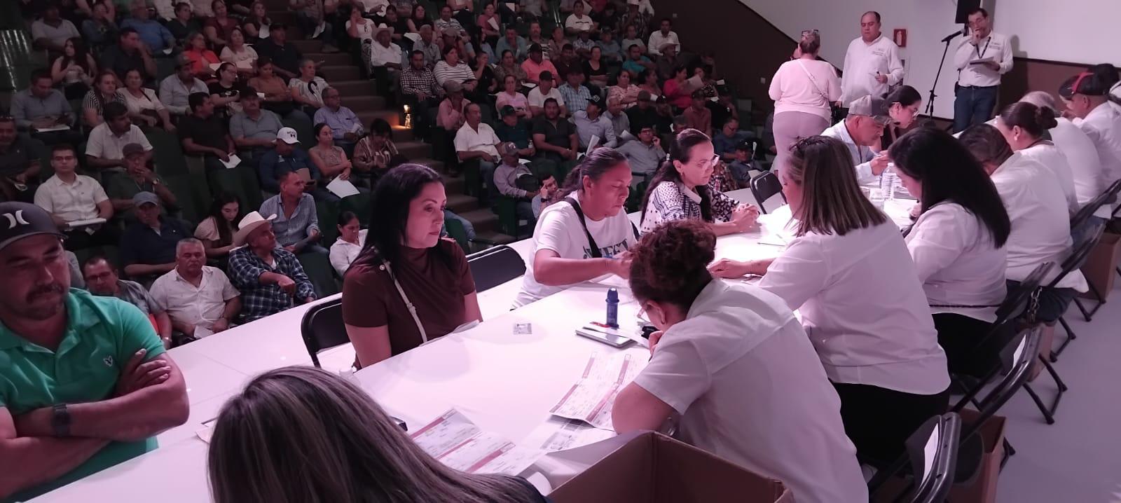 $!Entregan tarjetas del Bienestar a más de 26 mil productores en Sinaloa