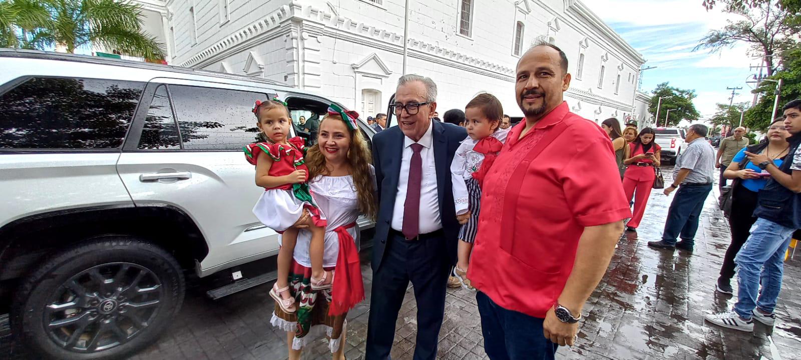 $!Baja afluencia marca desfile por la Independencia de México en Culiacán