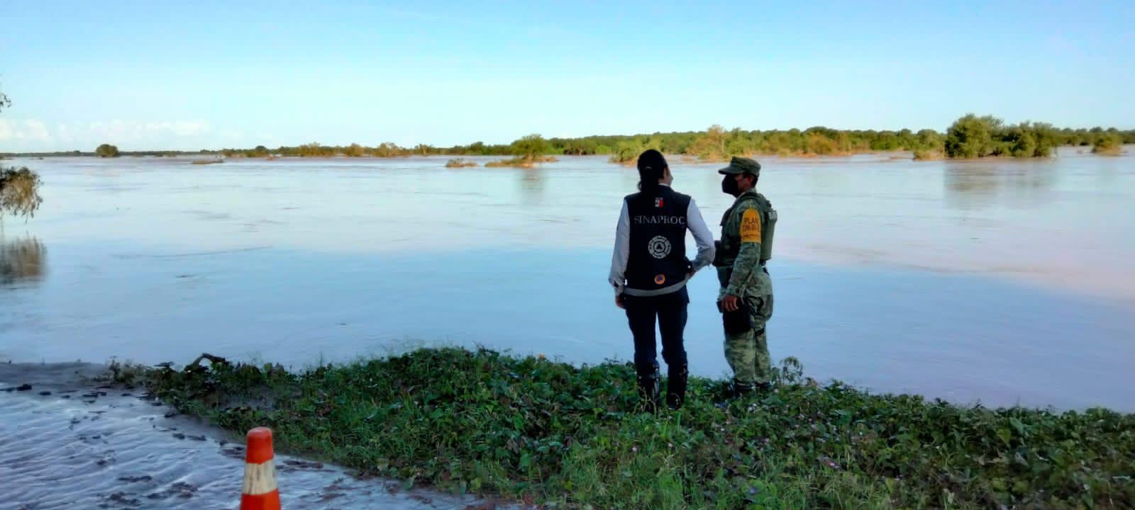 $!Limpian sus casas afectados por desbordamiento del Río Baluarte; intentan recuperar parte de sus pertenencias y animales