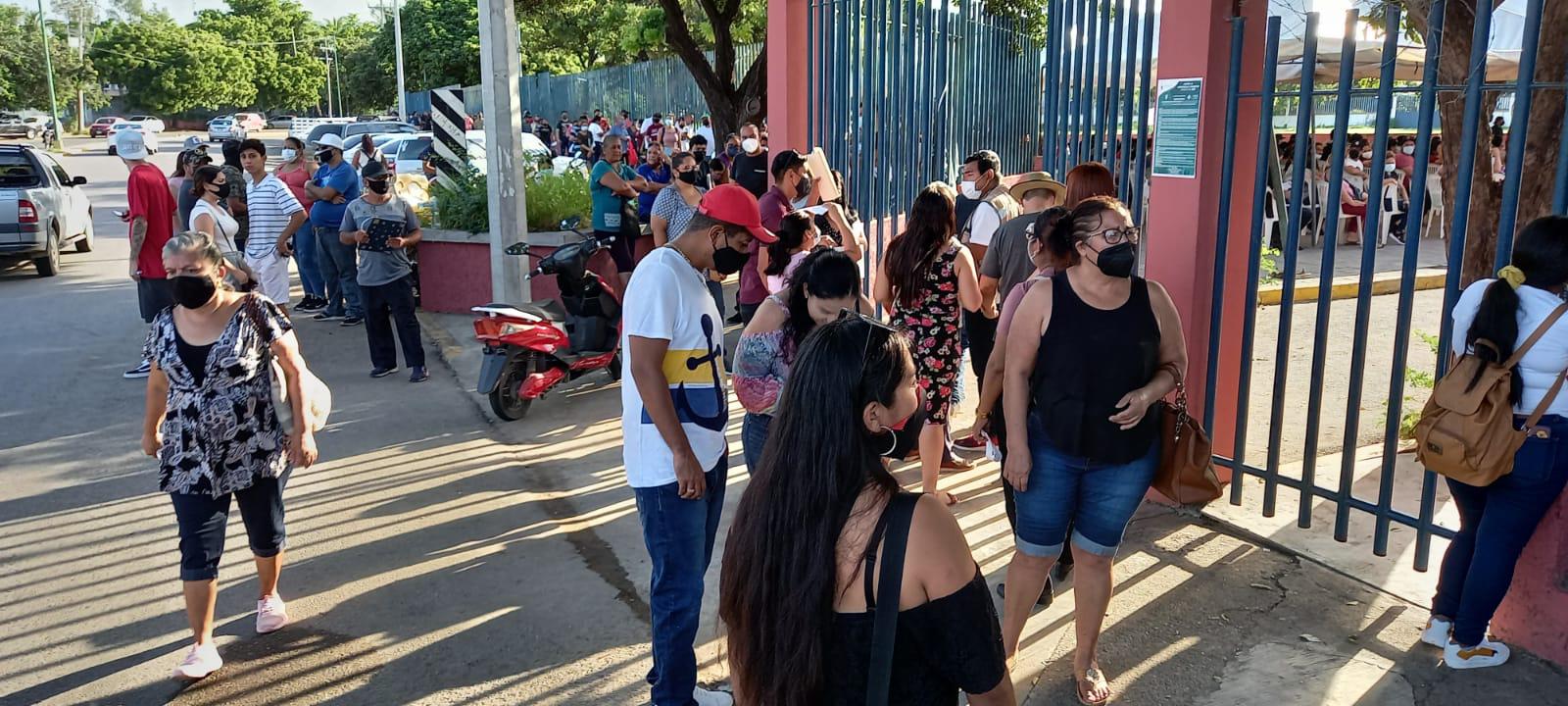 $!Cientos de rezagados se quedan sin vacuna contra el Covid en Mazatlán: ya se terminaron este martes