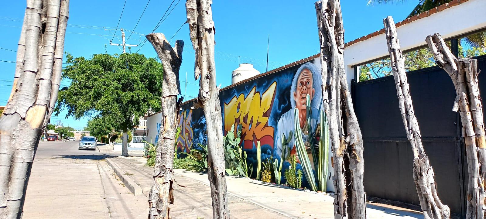 $!Da el Doctor Feis ‘cachetazo’ de nostalgia con mural de película Volver al futuro en la colonia Zapata