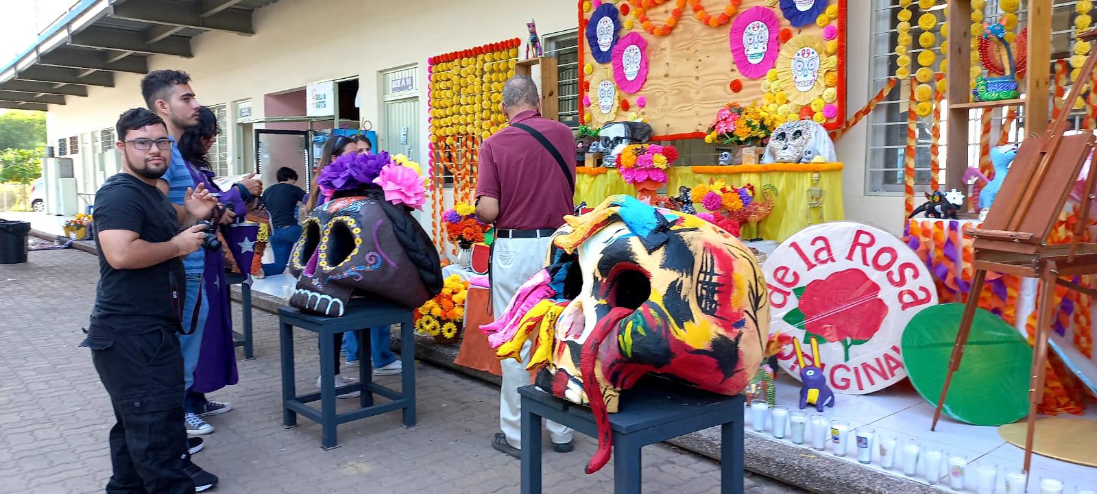 $!En Culiacán, los altares mantienen viva la memoria de los que ya no están