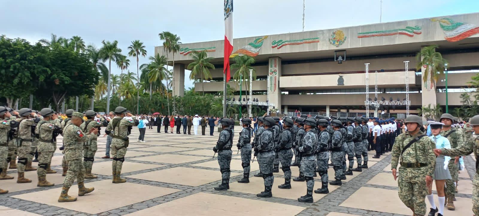 $!Rocha encabeza ceremonia por aniversario 215 de la Independencia de México