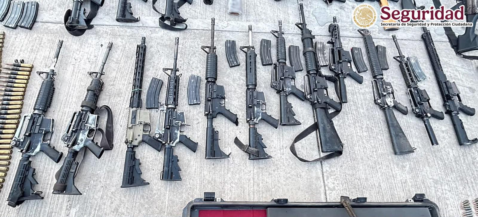 $!Fuerzas federales decomisan arsenal en camioneta cerca de presa El Varejonal, Badiraguato