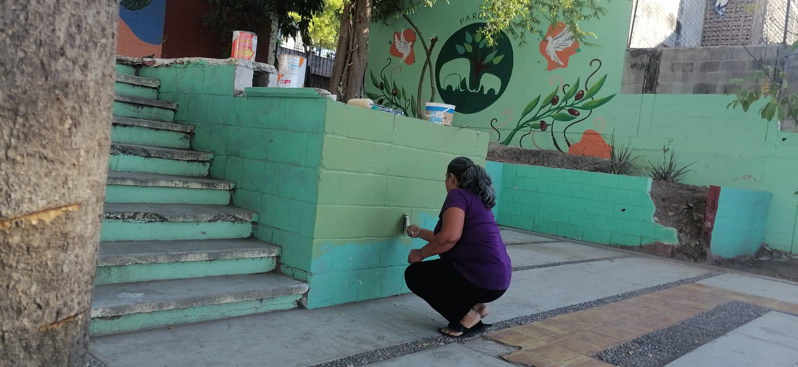 $!Vecinas de Cañadas, en Culiacán, defienden y cuidan el parque de la colonia