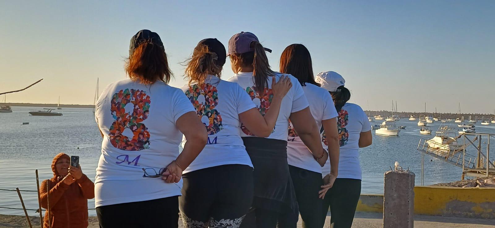 $!Conmemoran Día de la Mujer con Mega Clase en las faldas del Faro Mazatlán