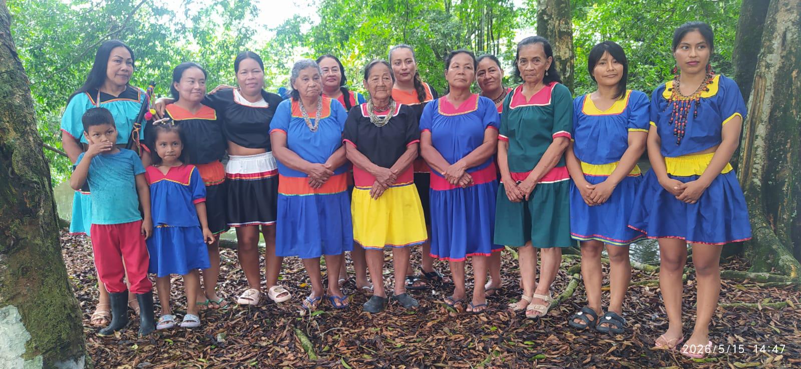 $!Las Abuelas y Seguidoras de la Medicina Tradicional Cofán son 70 mujeres, además de niñas y niños que participan en el proceso.