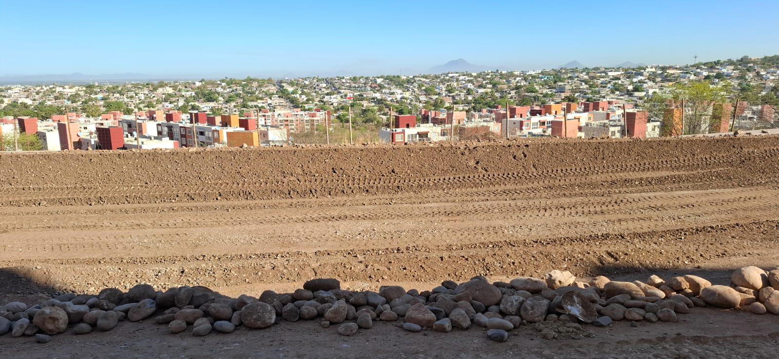 $!Manifestación detiene construcción de vivienda de interés social en Cumbres del Sur, en Culiacán