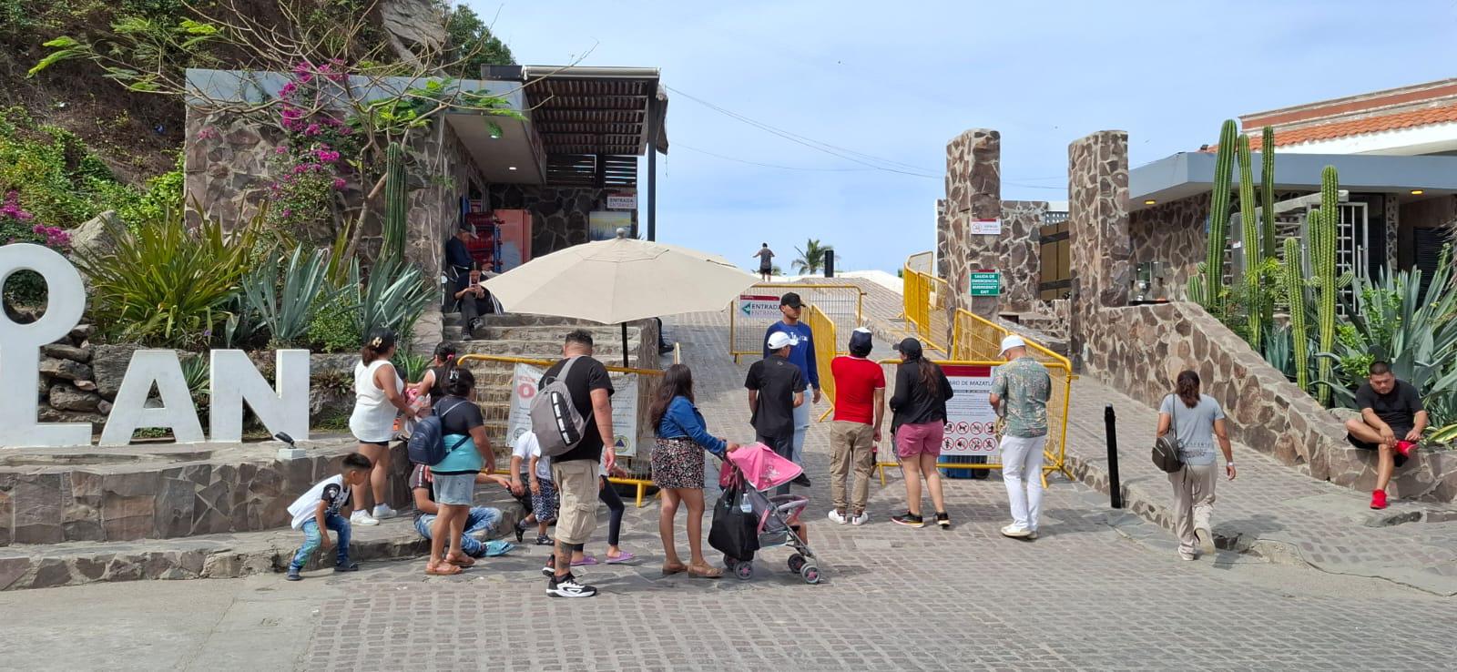 $!Fin de semana largo atrae turismo a Mazatlán