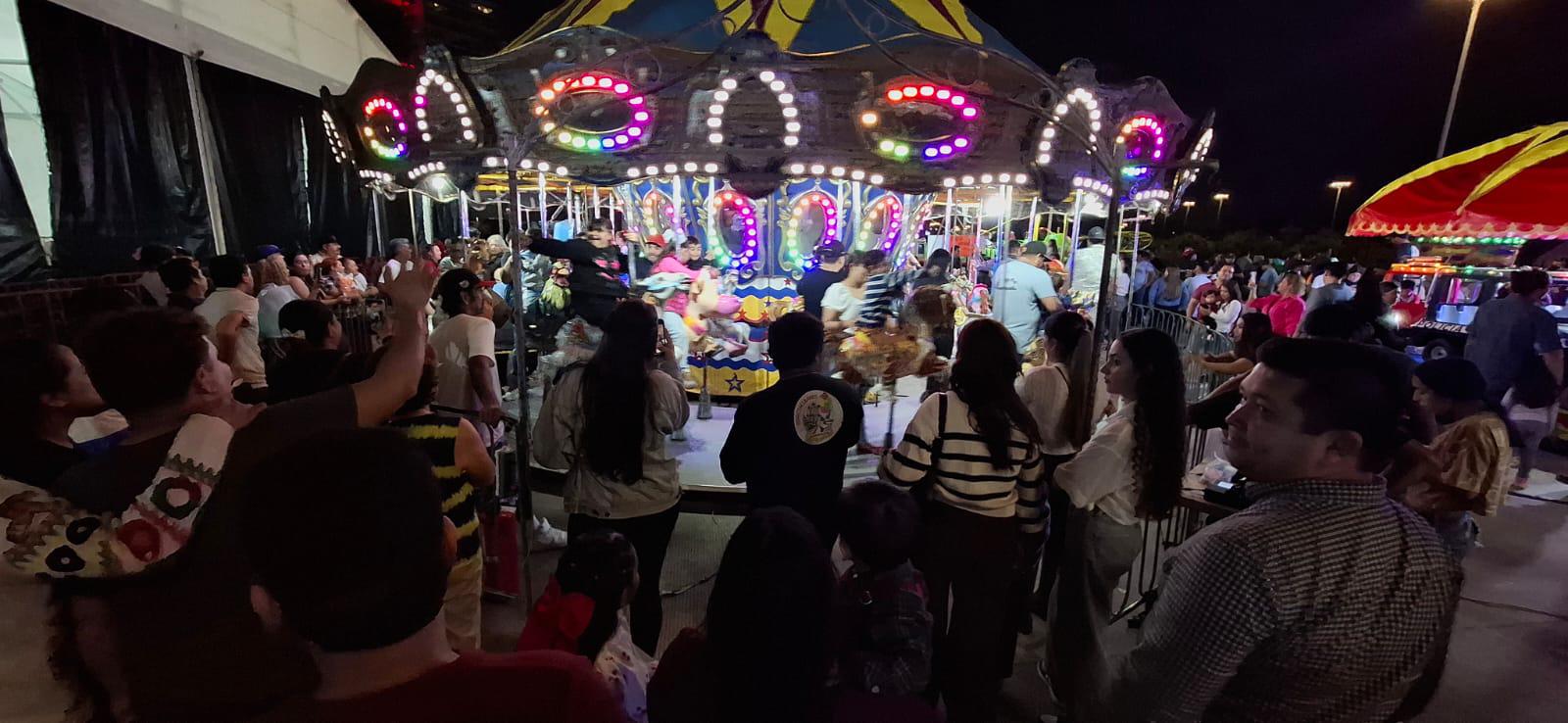 $!Villa Navideña sigue atrayendo a miles de mazatlecos; en Navidad fue visitada por 23 mil personas