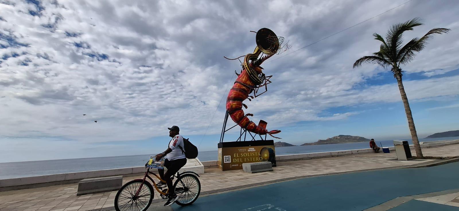 $!Toman vida los monigotes del Carnaval de Mazatlán 2026 ‘¡Arriba la Tambora!’