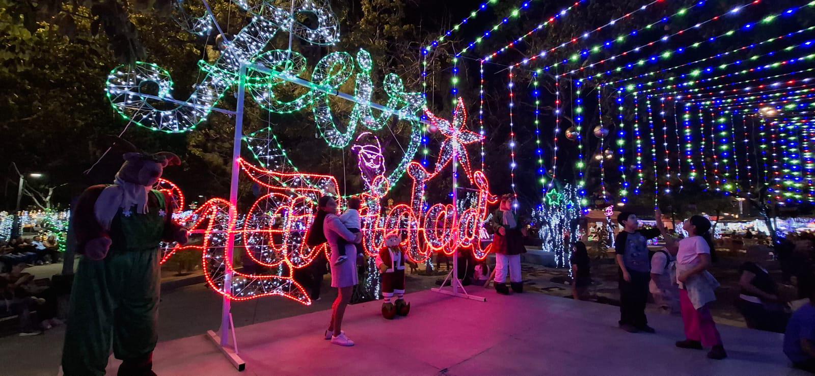 $!Villa Navideña sigue atrayendo a miles de mazatlecos; en Navidad fue visitada por 23 mil personas