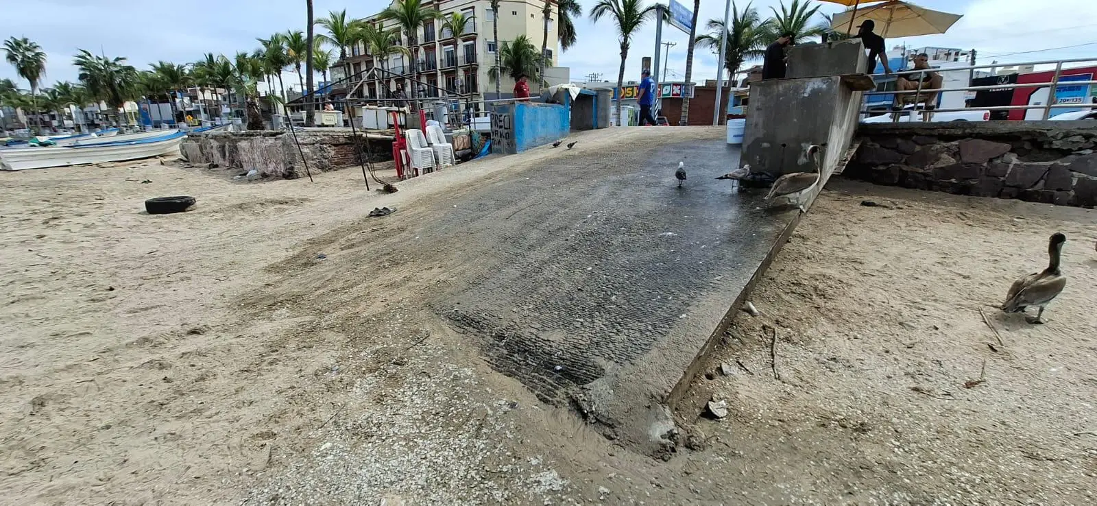 $!Ingreso de tráiler en Playa Norte genera inconformidad entre pescadores locales
