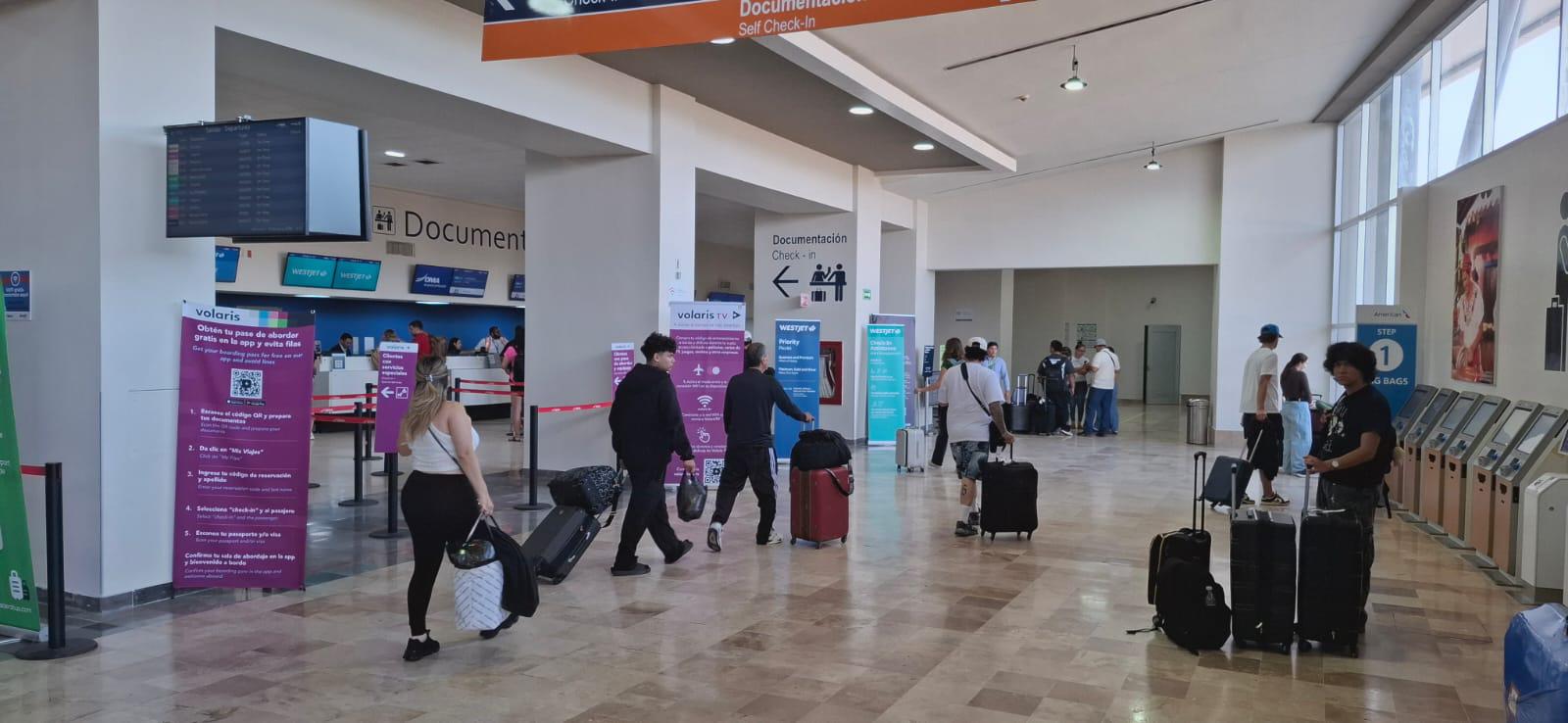 $!Alta afluencia de viajeros marca el arranque de año en el Aeropuerto de Mazatlán