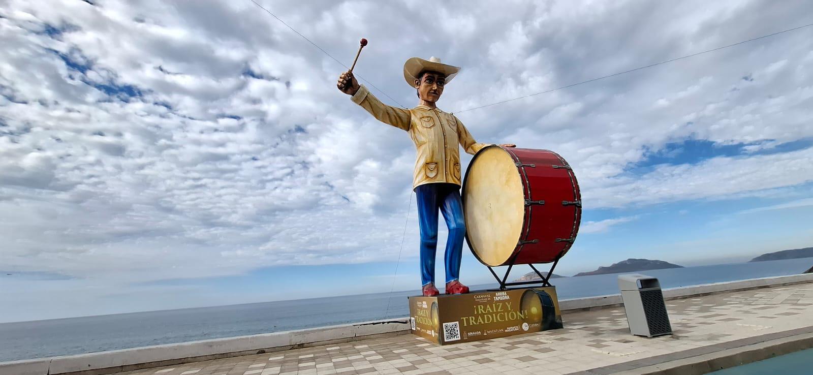 $!Toman vida los monigotes del Carnaval de Mazatlán 2026 ‘¡Arriba la Tambora!’