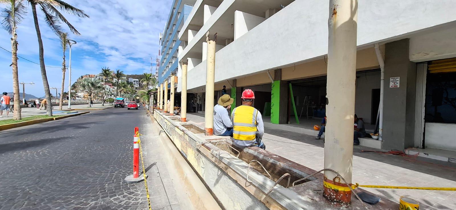 $!Locales de Olas Altas, en Mazatlán, cierran por bajas ventas o por remodelación