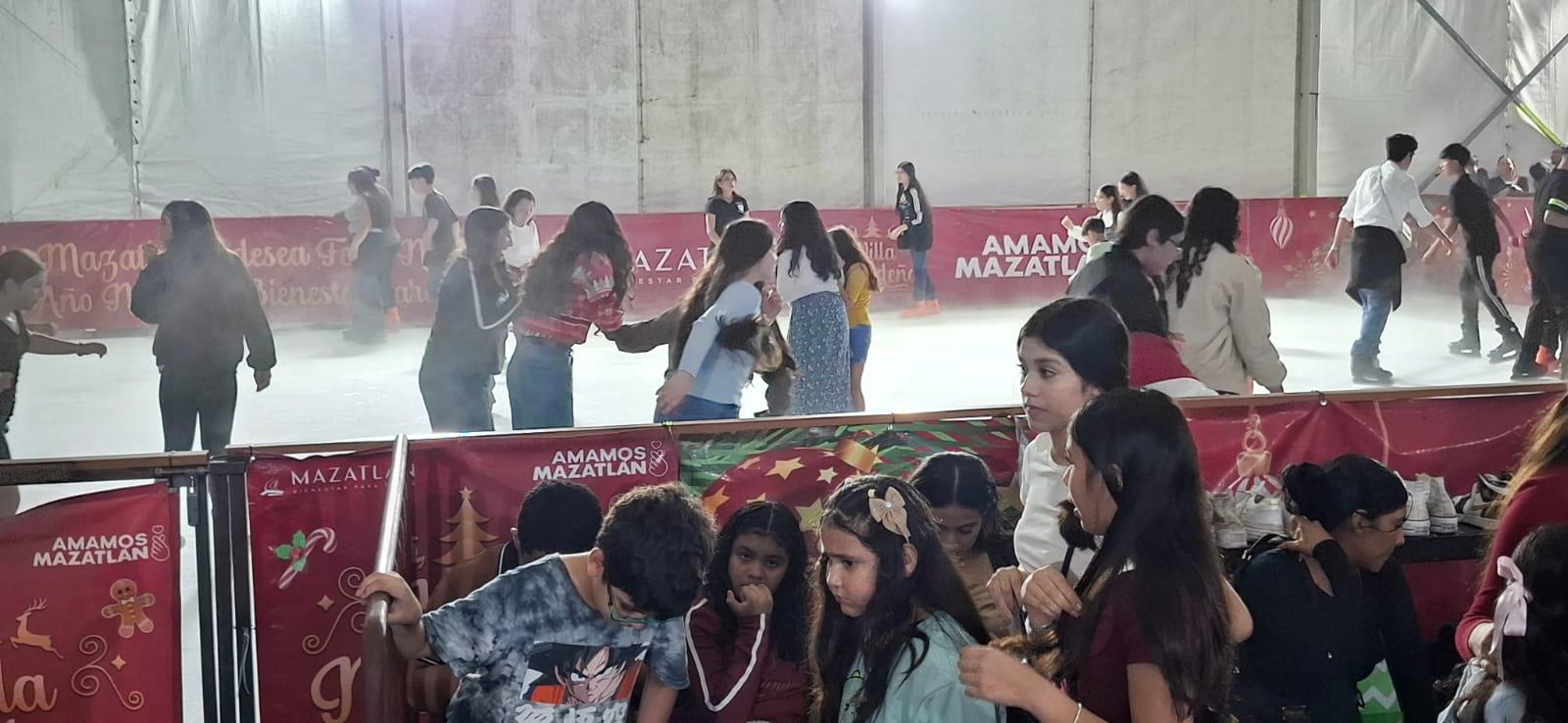 $!Villa Navideña sigue atrayendo a miles de mazatlecos; en Navidad fue visitada por 23 mil personas