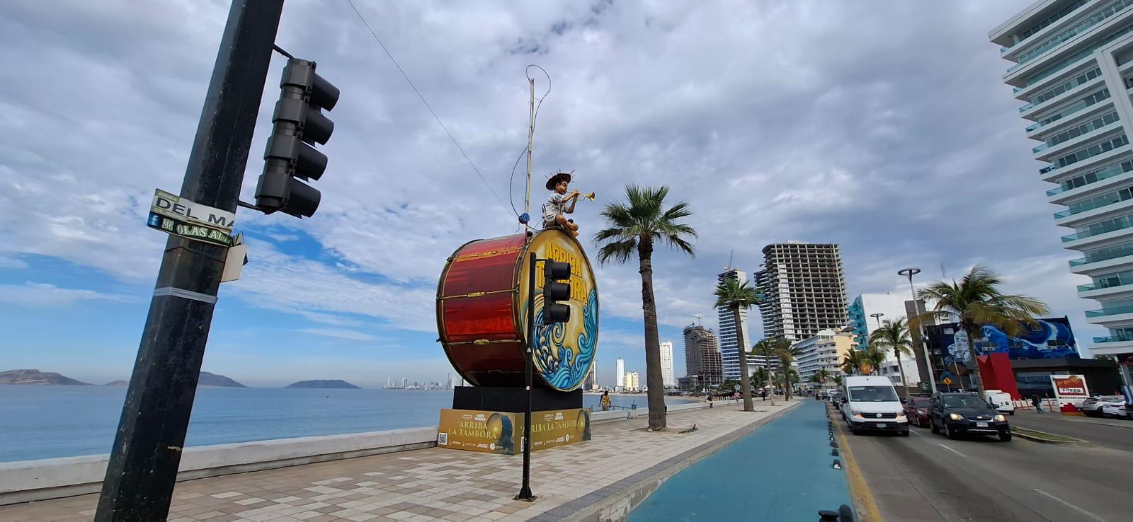 $!Toman vida los monigotes del Carnaval de Mazatlán 2026 ‘¡Arriba la Tambora!’