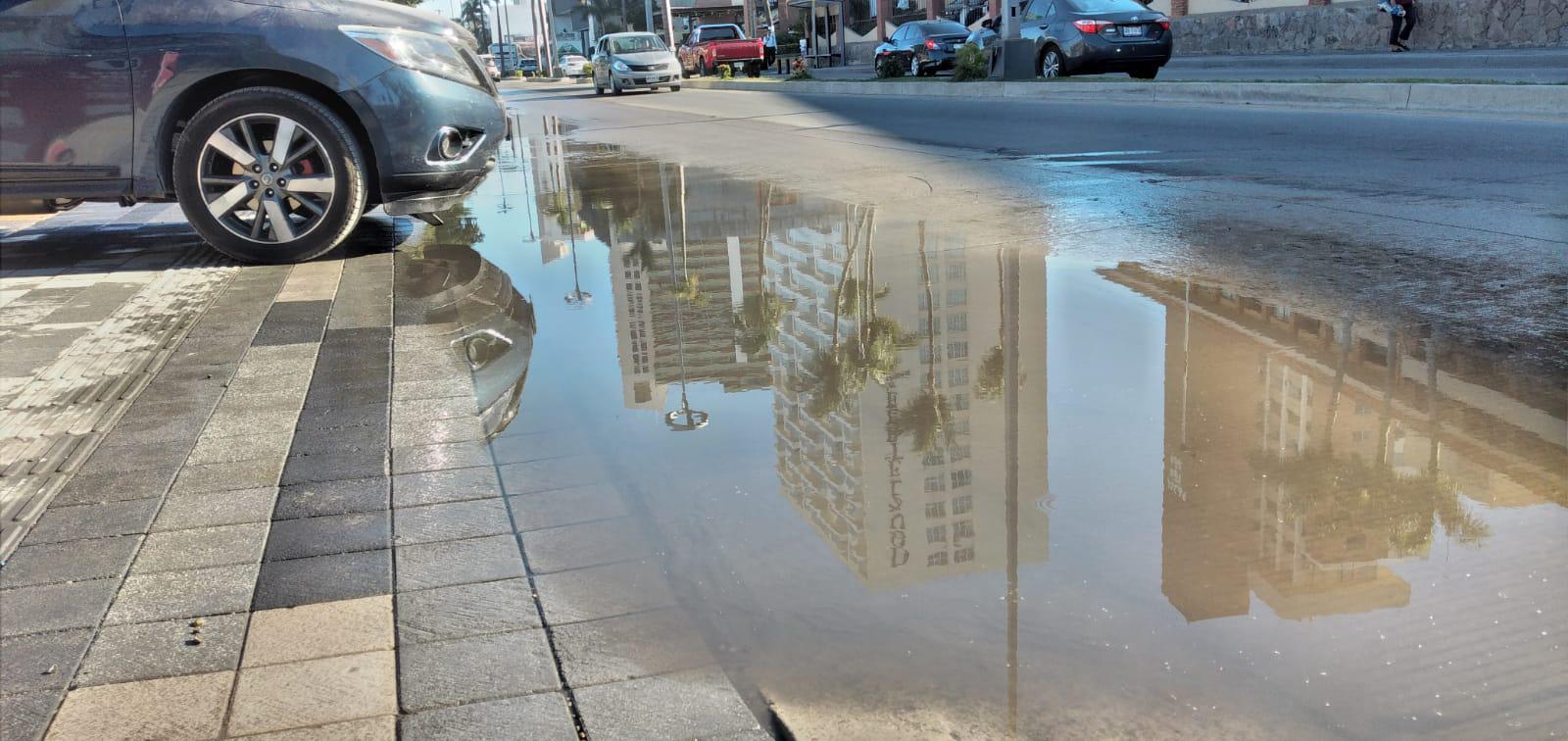 $!Se mantiene fuga de agua por tres días por la Camarón Sábalo
