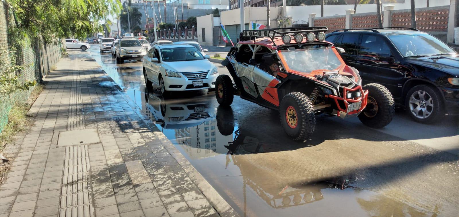 $!Se mantiene fuga de agua por tres días por la Camarón Sábalo