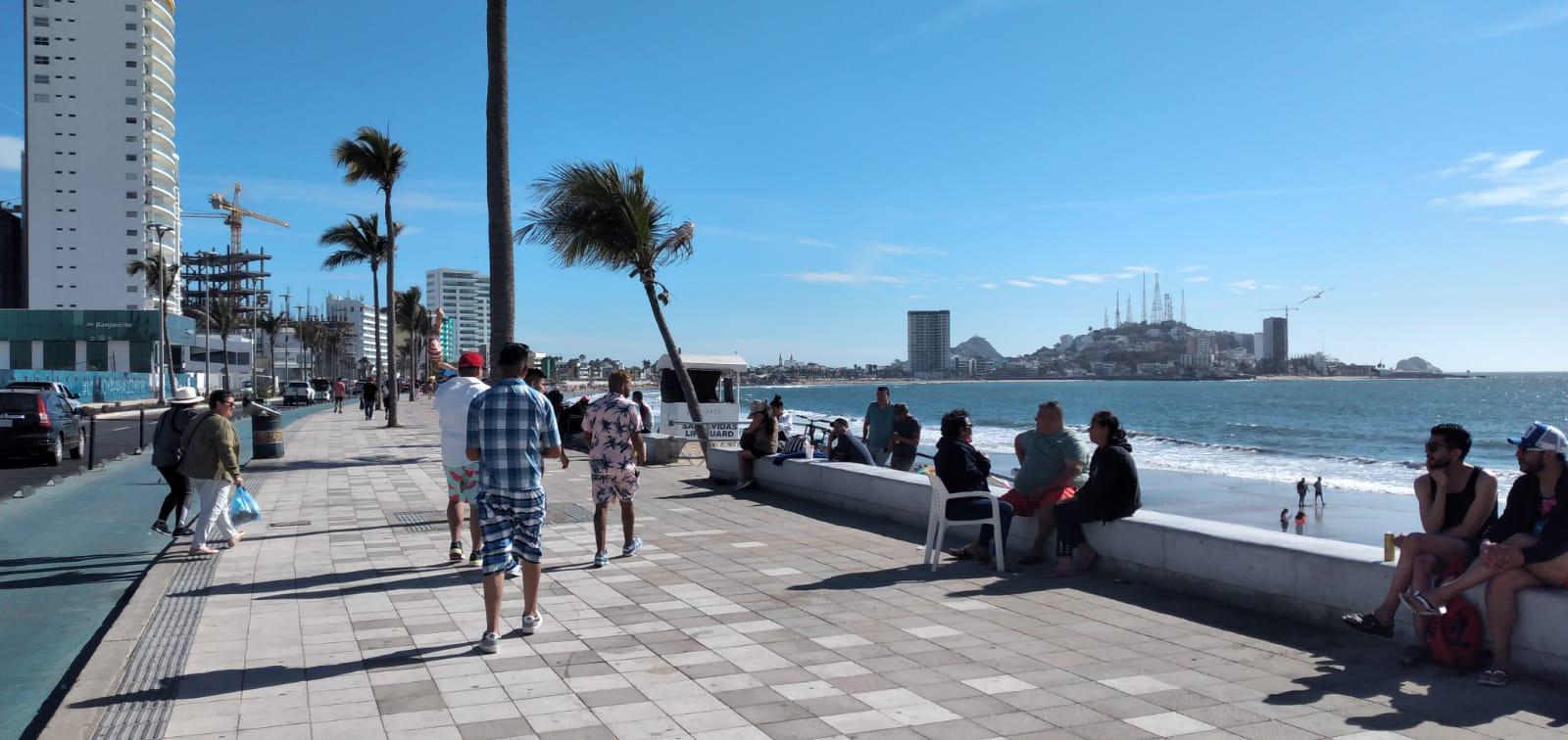 $!Apartan lugares en el malecón para el primer desfile del Carnaval