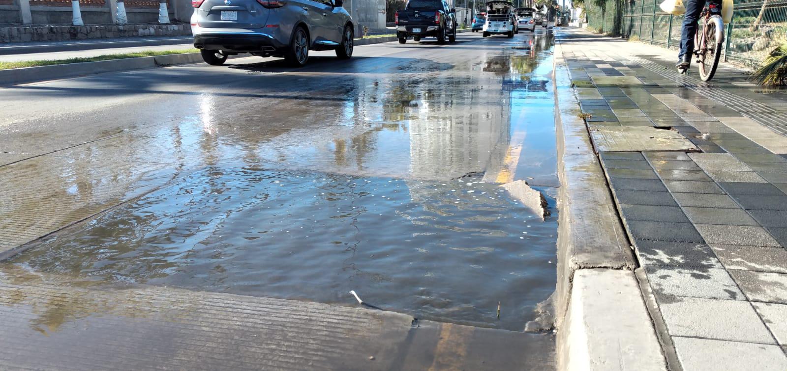 $!Se mantiene fuga de agua por tres días por la Camarón Sábalo