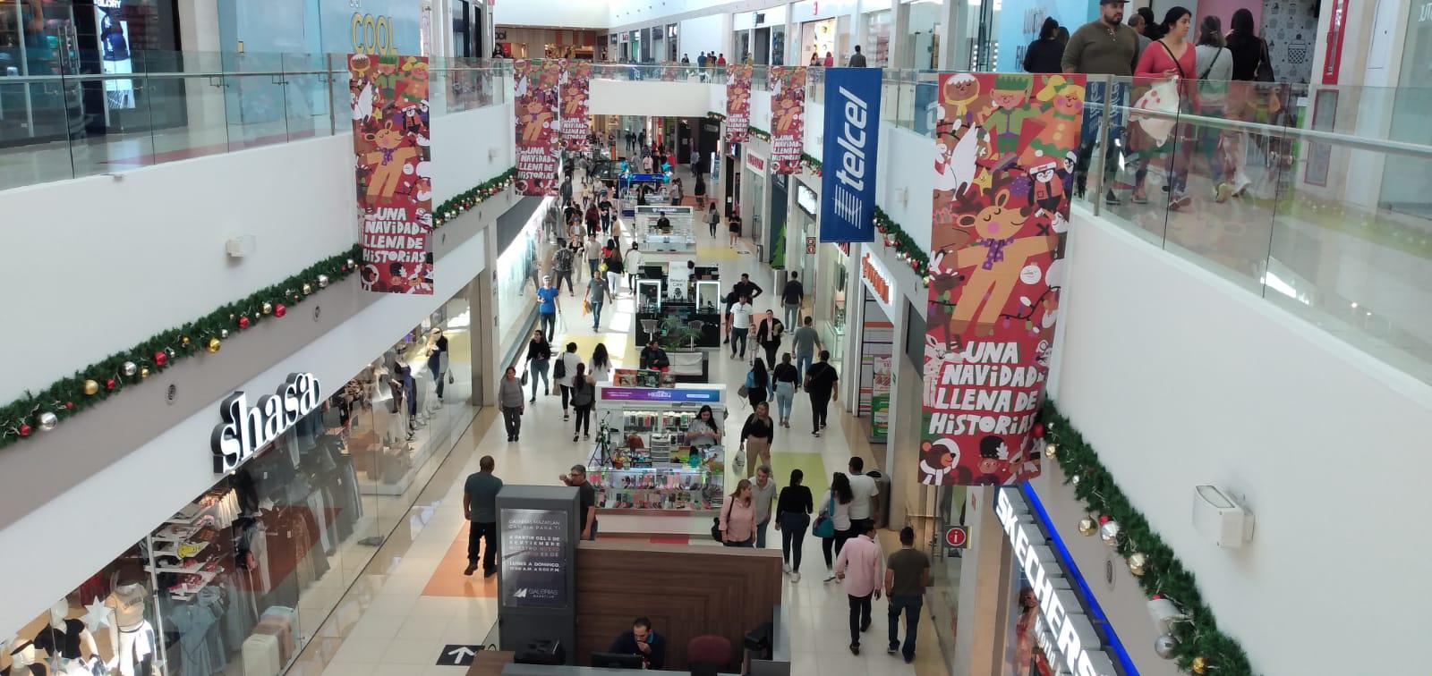 $!Están muy concurridos mercados y centros comerciales por compran navideñas