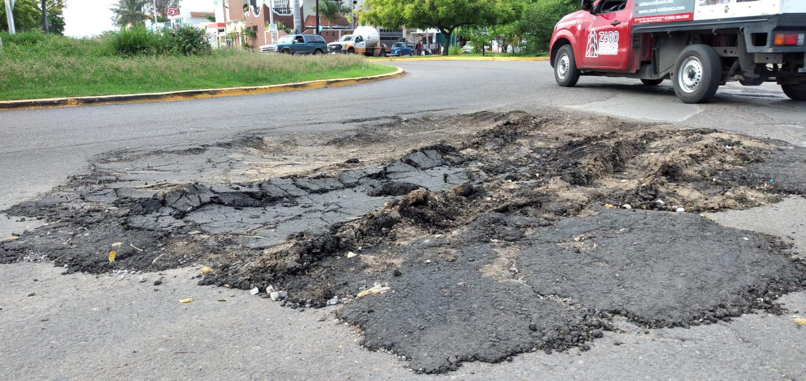 $!Si anda por el Infonavit Playas de Mazatlán, tenga cuidado, hay un bache infame en la glorieta