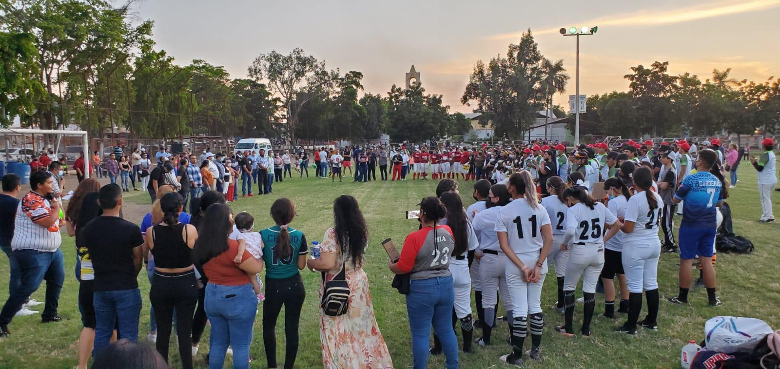 $!Ponen en marcha el Estatal de Softbol libre 25 y menores, en Villa Juárez