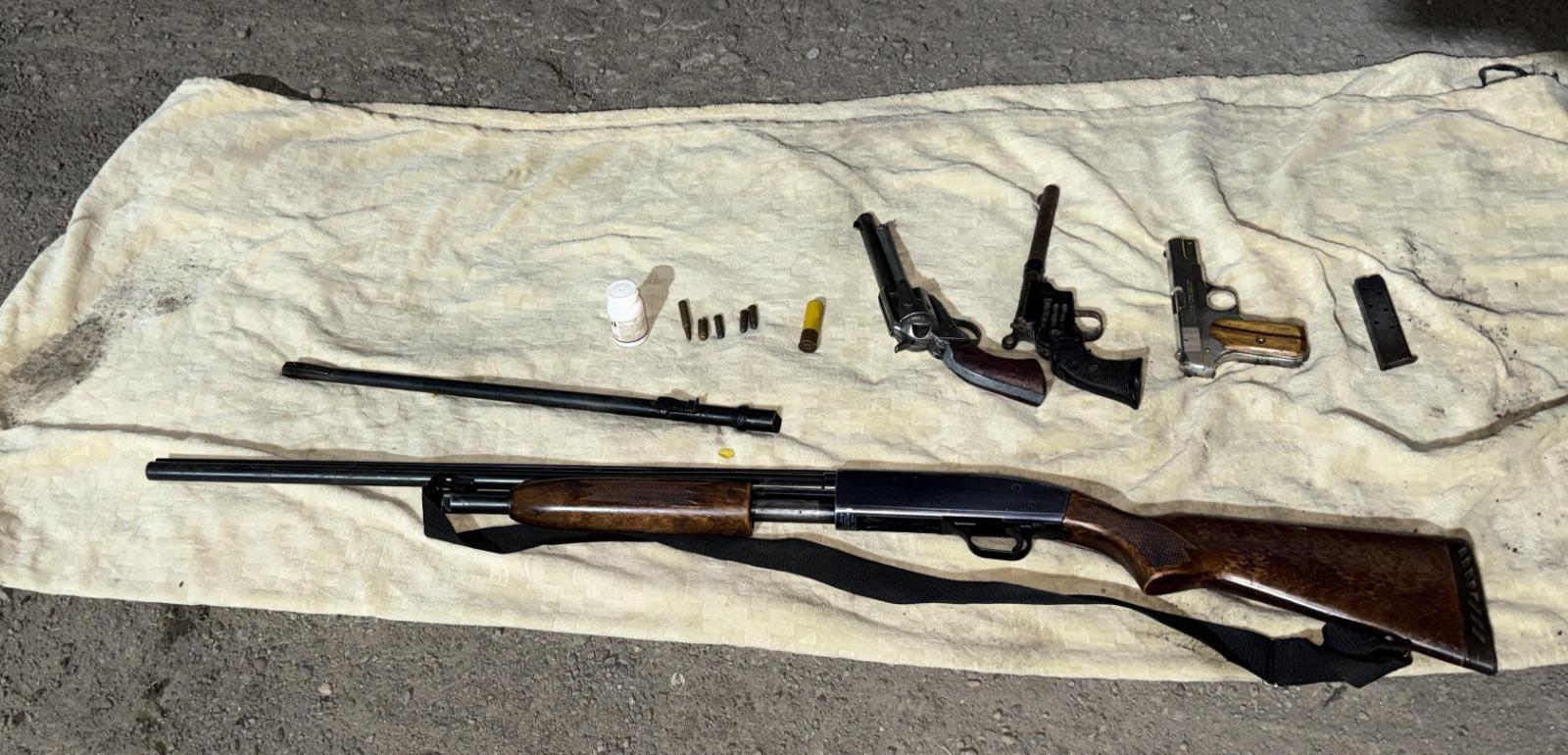 $!Detienen a 3 hombres con armas, municiones y sustancias ilícitas en Sinaloa