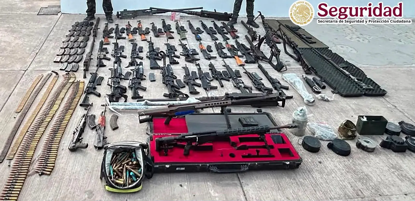 $!Fuerzas federales decomisan arsenal en camioneta cerca de presa El Varejonal, Badiraguato