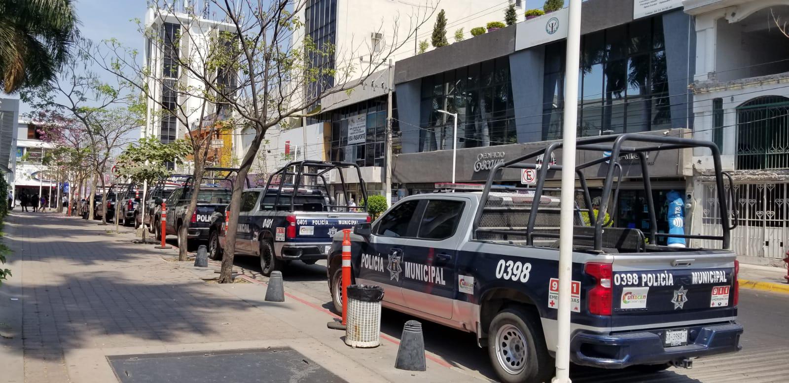$!Tres días seguidos tienen policías de Culiacán exigiendo pagos pendientes de su jubilación